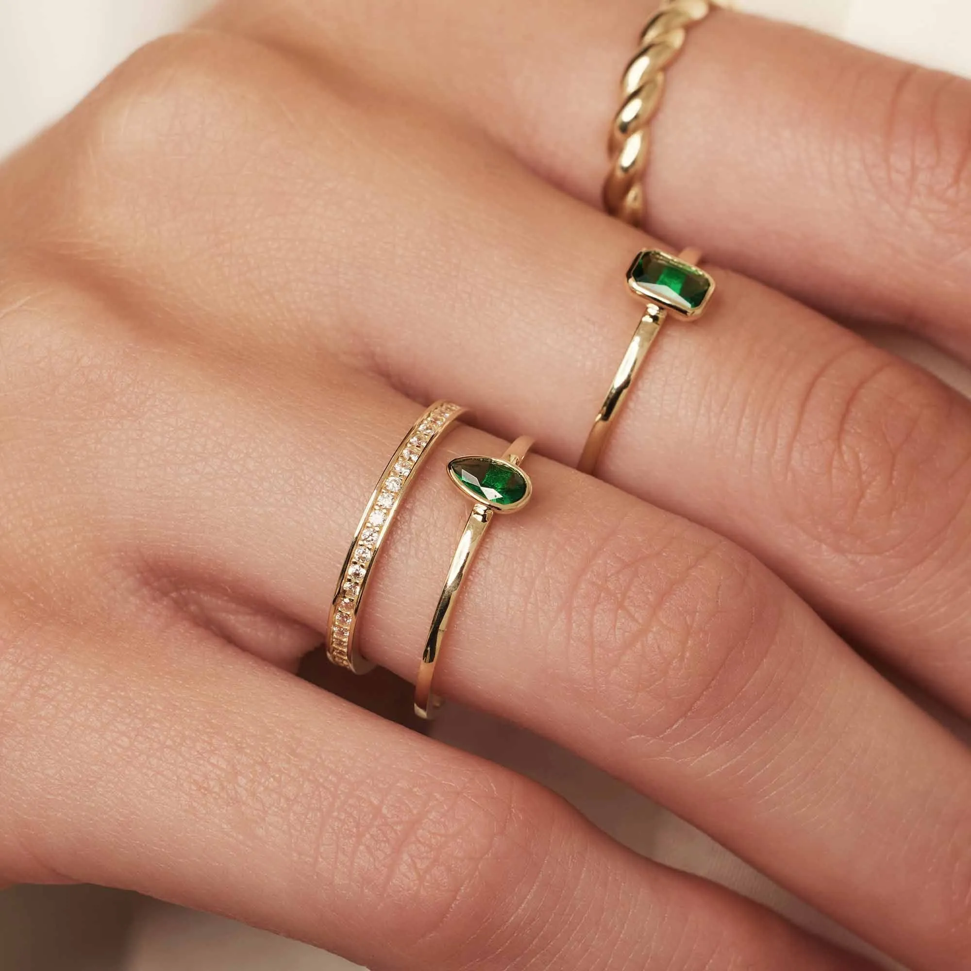 Baguette Olivia 14 karat gold ring with green zirconia