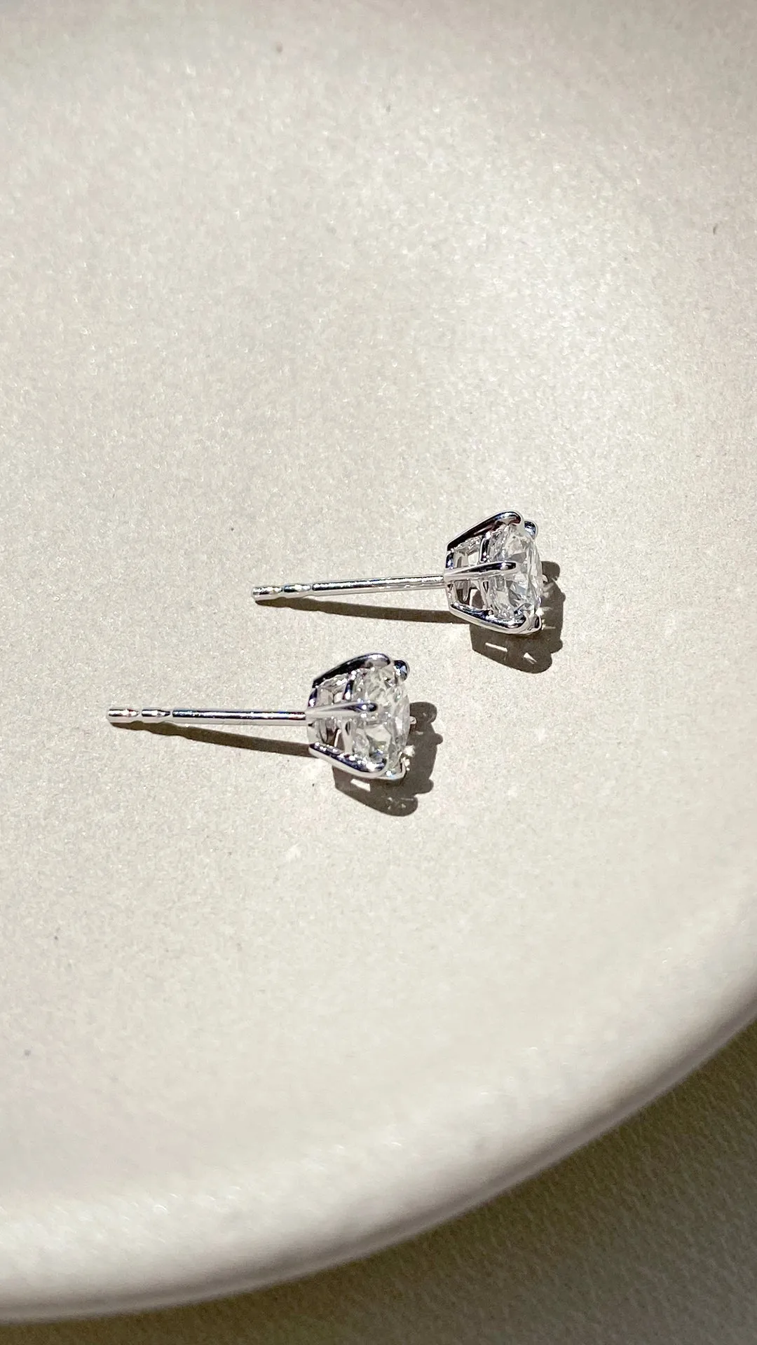 Fiona Studs 9K White Gold