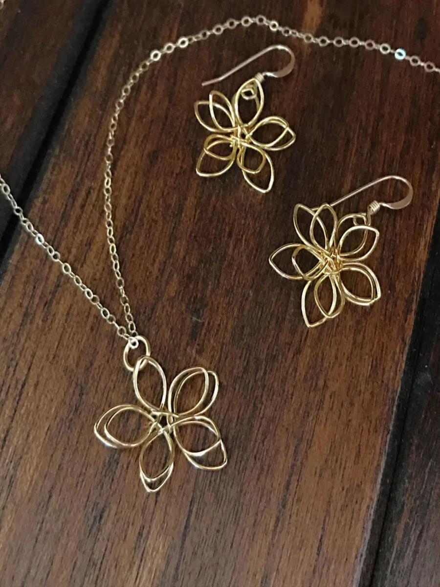 Golden Wire Flower Necklace