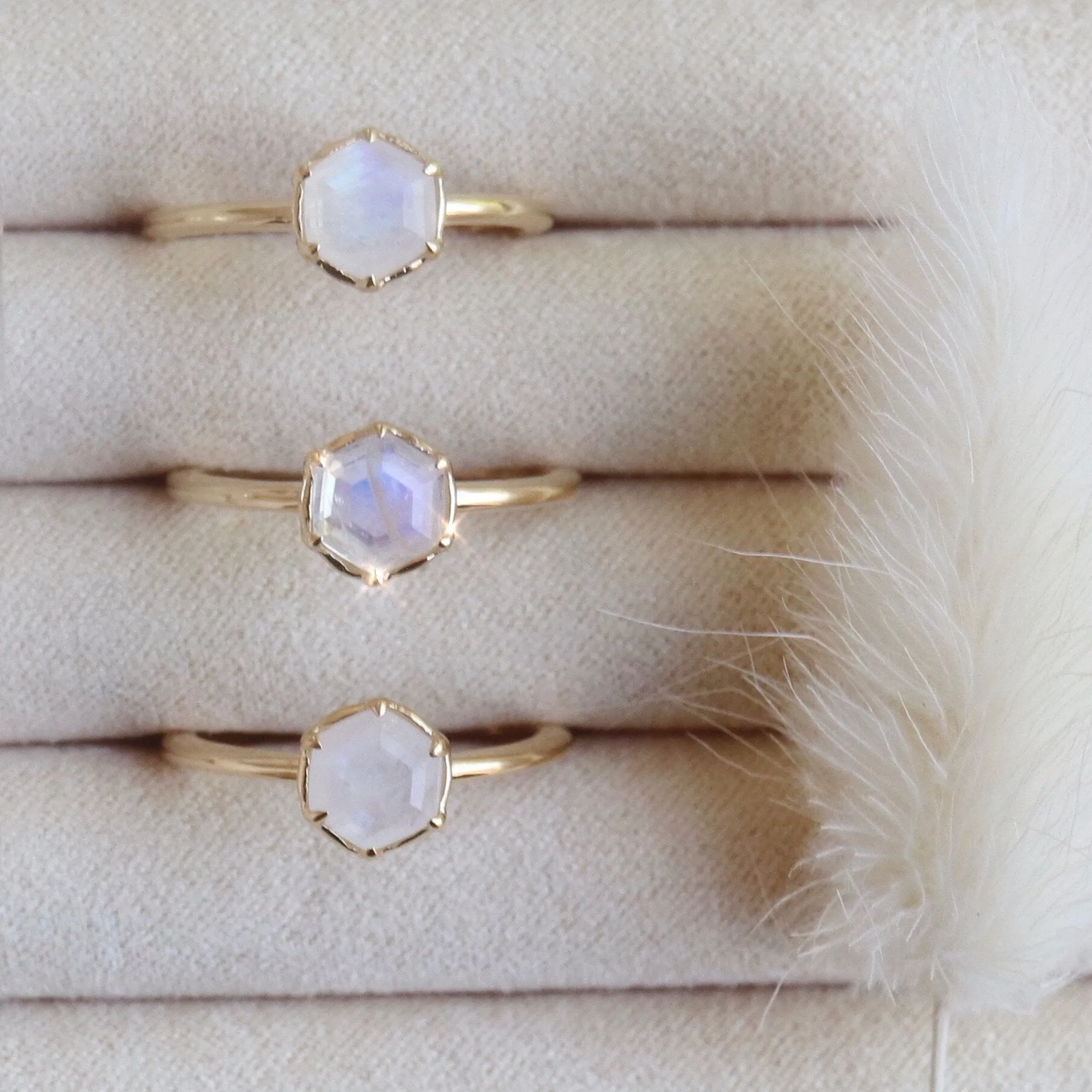 GRACE RING RAINBOW MOONSTONE & GOLD