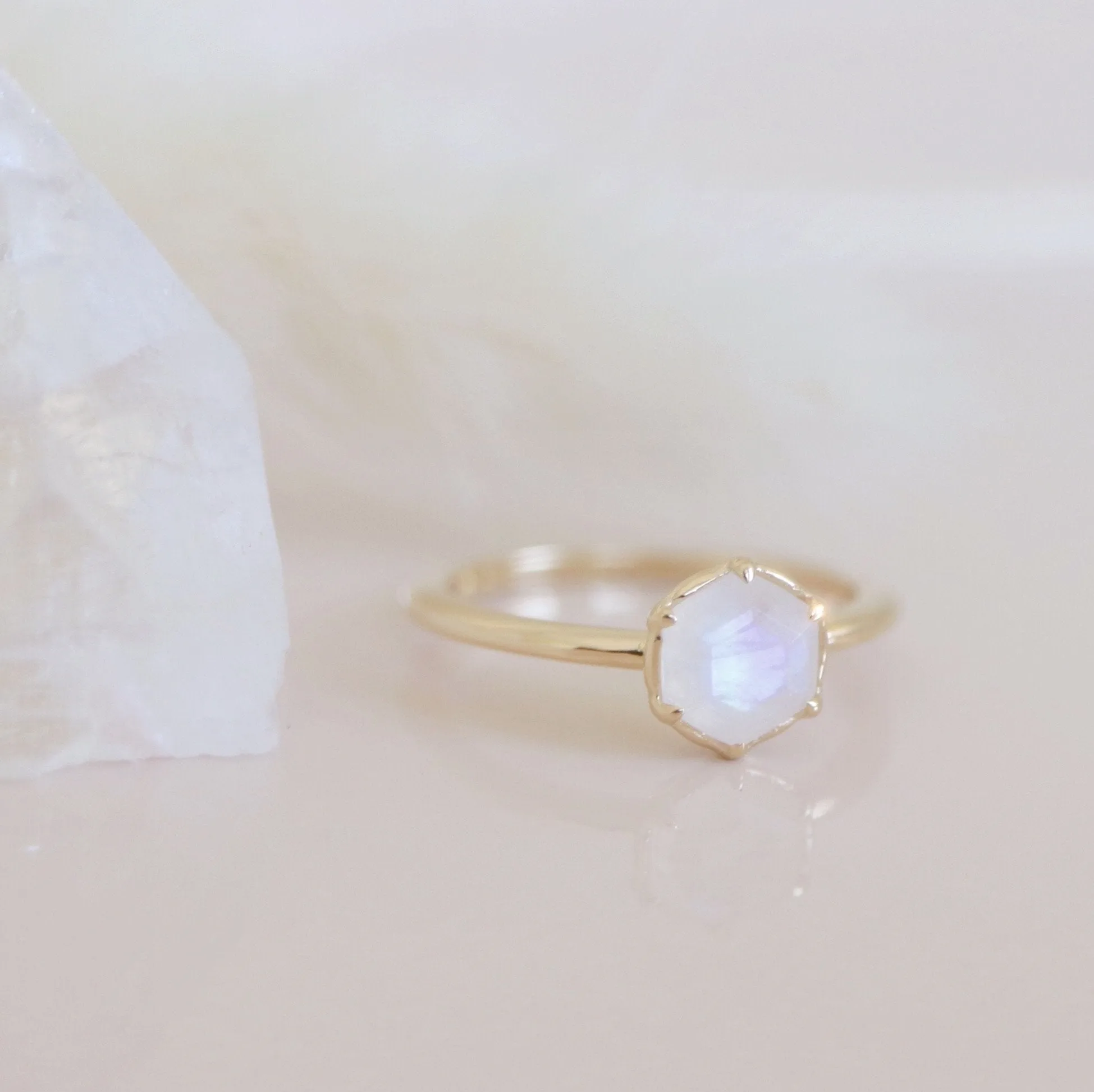 GRACE RING RAINBOW MOONSTONE & GOLD